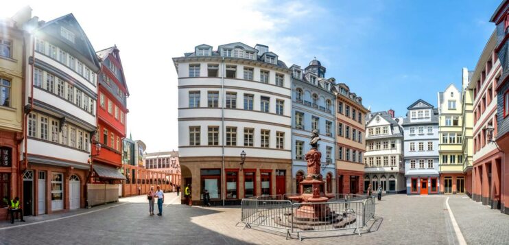Neue Altstadt Frankfurt: Dom Römer Viertel im neuen Glanz ( Foto: Adobe Stock- Sina Ettmer)